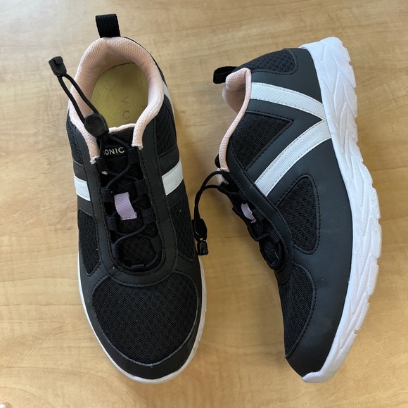 Vionic Bungee Closure Sneakers Brisk Maren Sky Orthotic Walking Sneakers - Picture 4 of 11